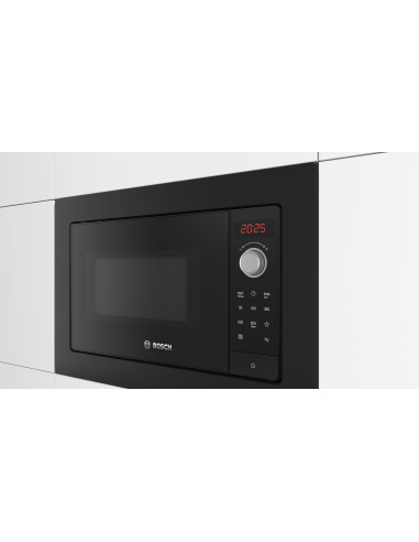 Kuchenka mikrofalowa Bosch BFL 623MB3 - widok z boku